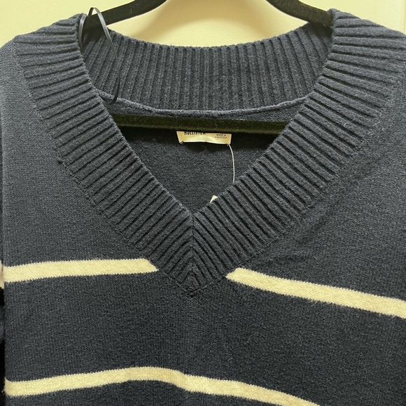 Hollister women’s Navy  Striped V-Neck Sweater NWT preppy Small - Picture 3 of 9